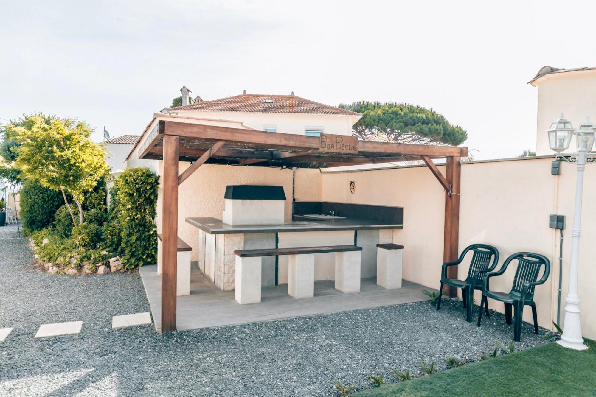 Reve D'Azur: Beachfront Villa with Shared Pool and BBQ Terrace Sainte-Maxime Exterior photo